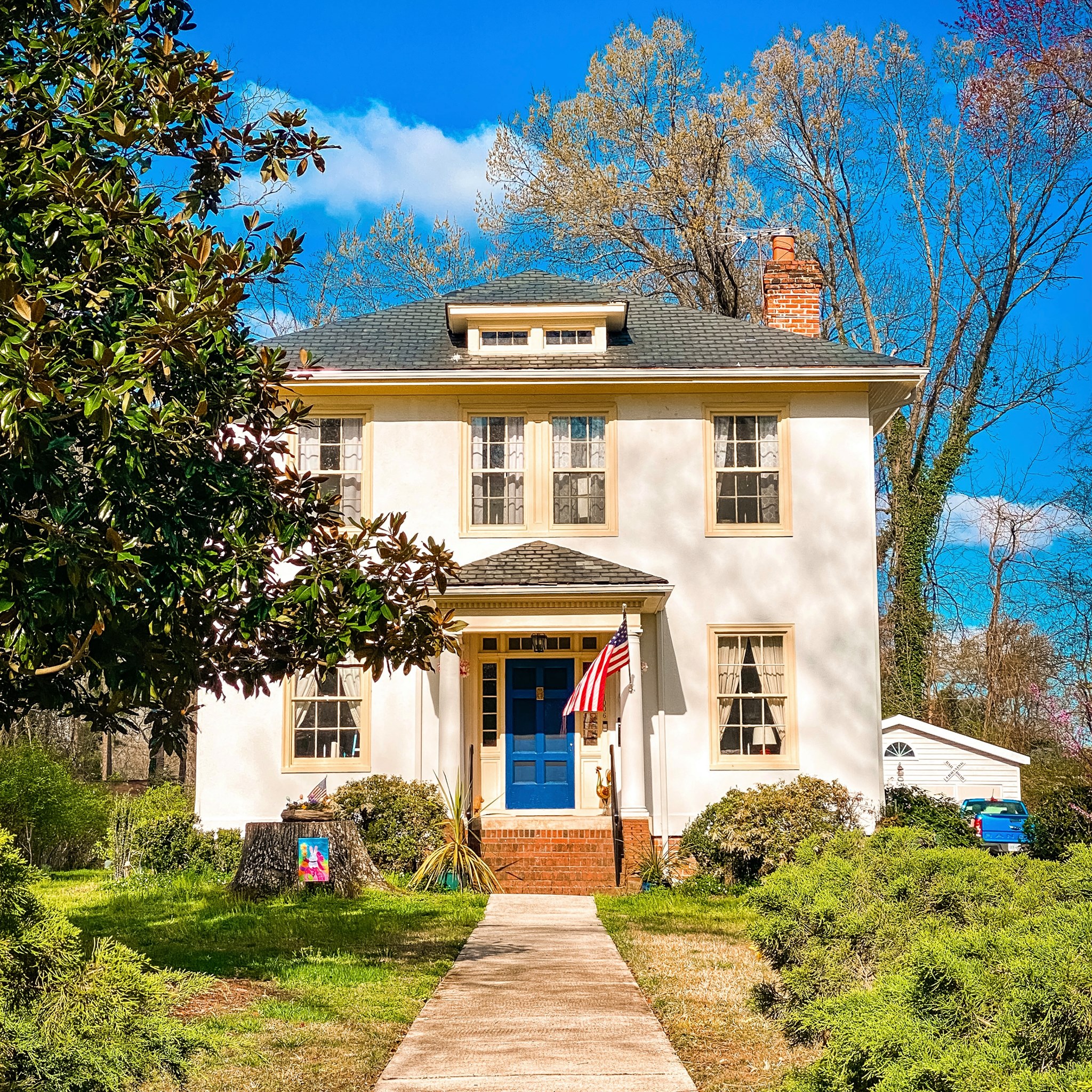 Colonial in Ashland on Railline