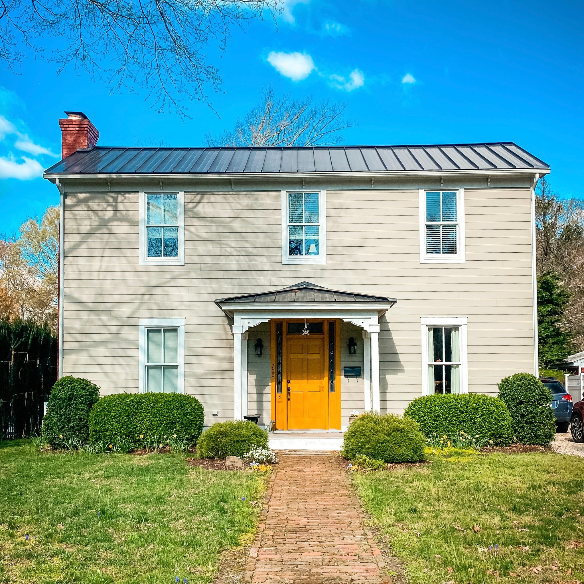 Yellow Door House in Ashland