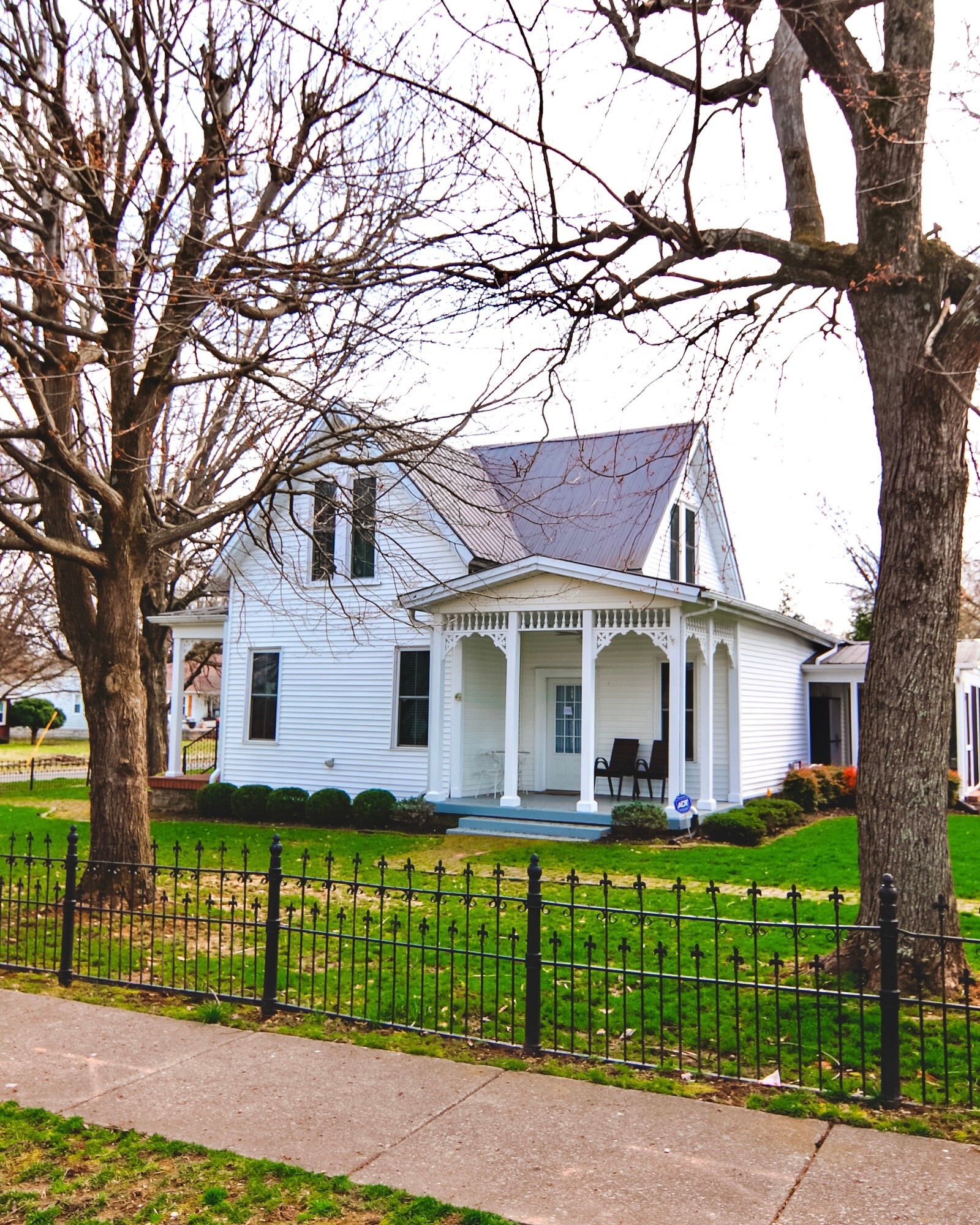 Dainty White Franklin, KY House