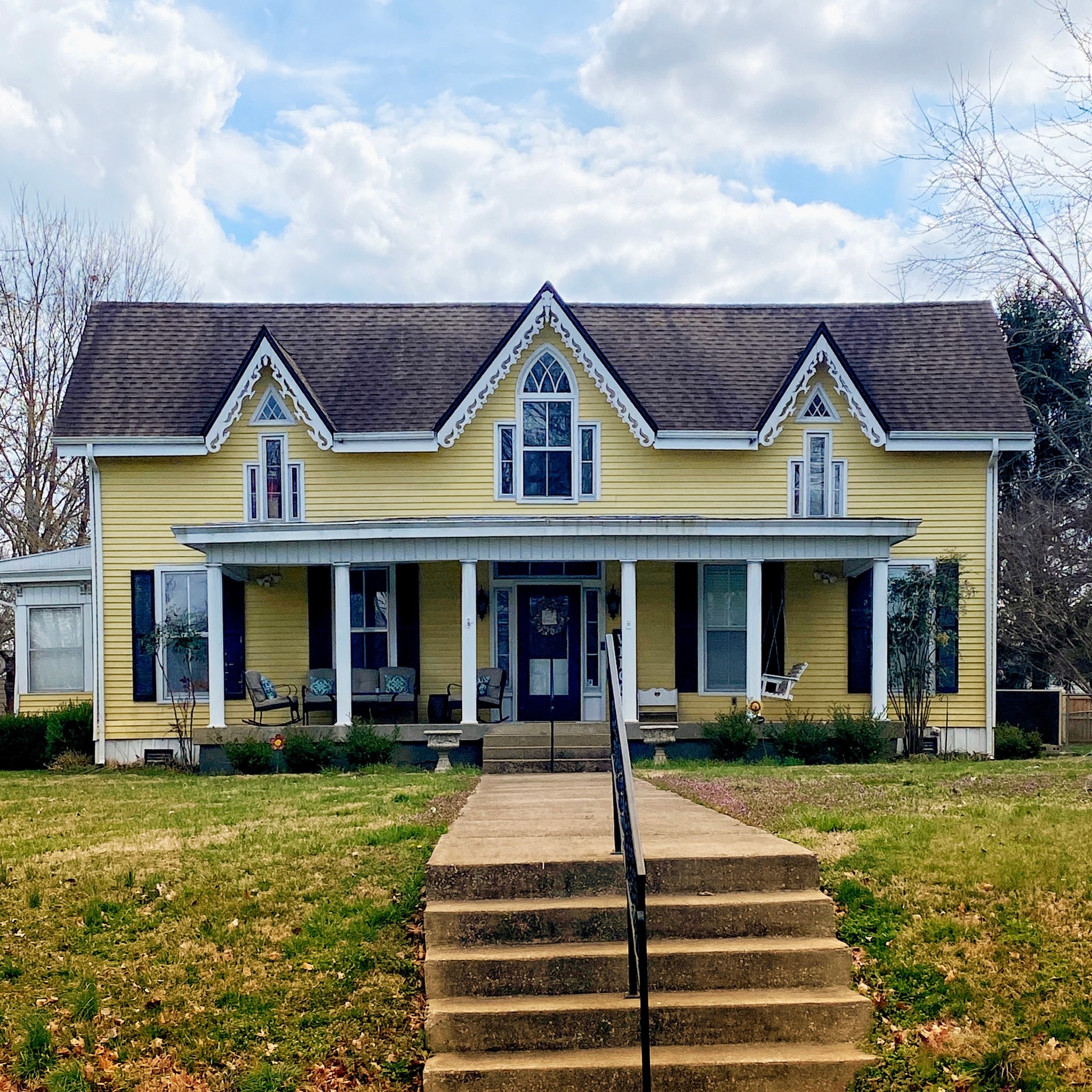 Yellow Triple Peak House in KY